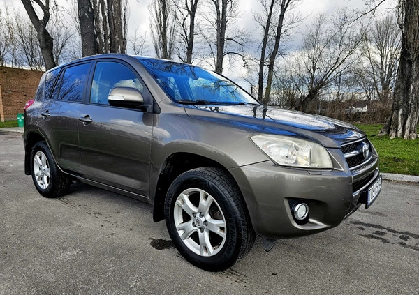 Toyota RAV4 cena 41600 przebieg: 224000, rok produkcji 2009 z Trzebiatów małe 326